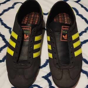 Adidas " The Sneeker". Size 8.5. Preloved.